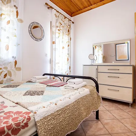 Emilia's House אסטריס