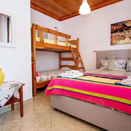 Emilia's House אסטריס